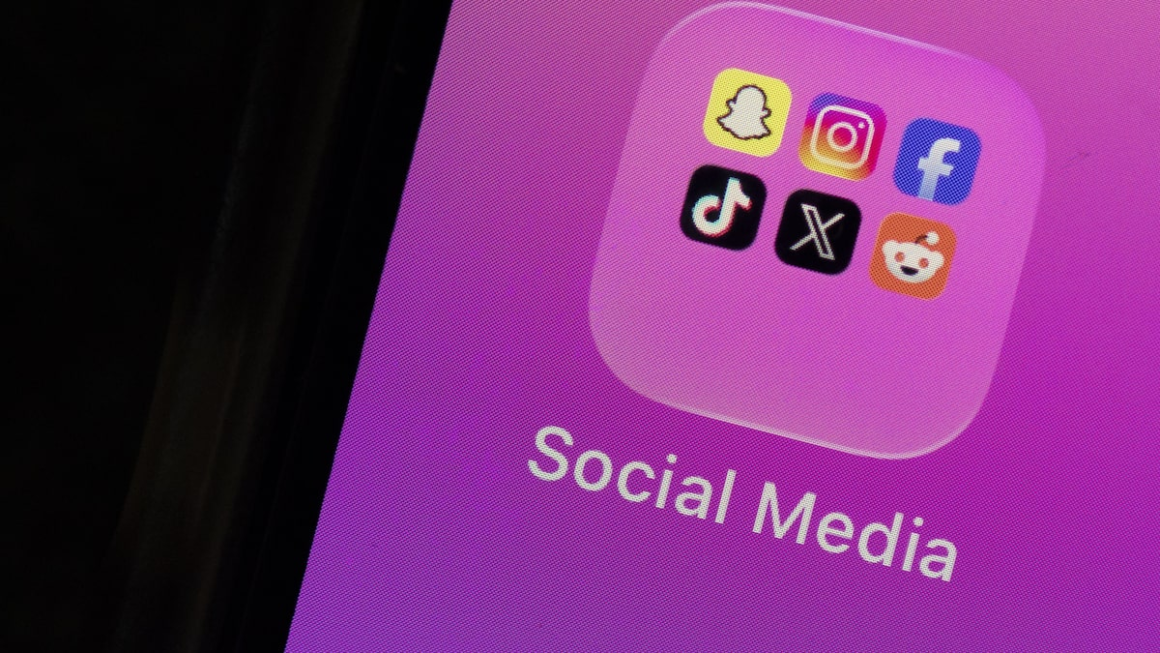 5GV5DOMZKZHNJESMKIZ3UFQDF4.jpg México estudia formas de regular el uso de las redes sociales entre menores de edad