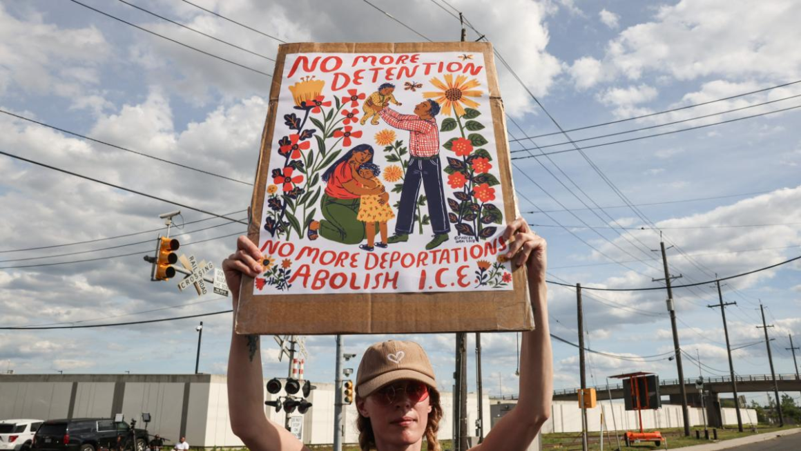 6a22fa496b37f.jpg EU buscará a mexicanos que ha deportado para cobrarles multas millonarias