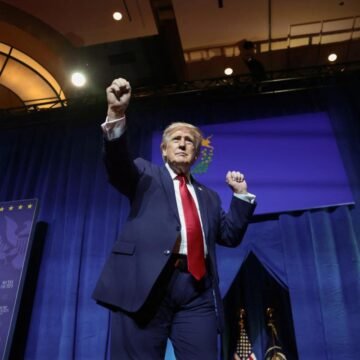 Trump vuelve a cargar contra Canadá y México en medio de la revisión del T-MEC