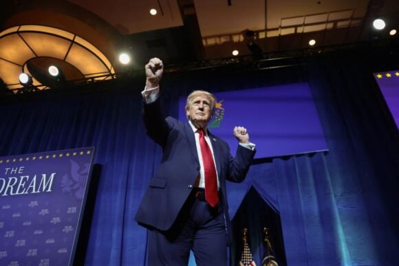 Trump vuelve a cargar contra Canadá y México en medio de la revisión del T-MEC