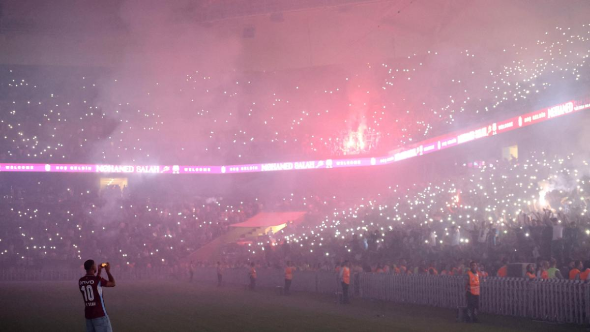 6a751d5479641.jpg ¡VIDEO! Mohamed Salah fue presentado con el Trabzonspor de Turquía ante 30 mil espectadores