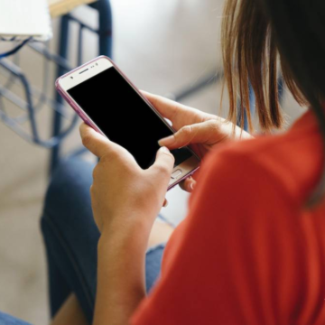Piden expertos prohibir celulares en primaria y regular su uso en secundaria