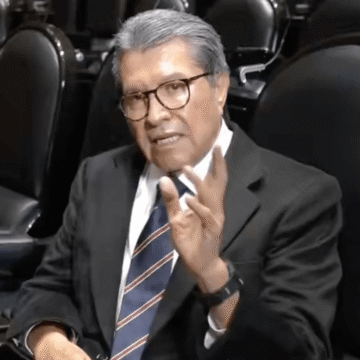 Monreal llama a Rocha que reconsidere su regreso a gubernatura y pida licencia otra vez