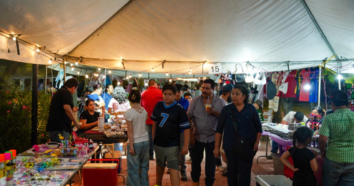 1789325838182-wqahla.jpg Lleno total en la Plaza de la Mujer para el Bazar Fiestas Patrias en Nuevo Laredo