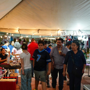 1789325838182-wqahla.jpg Lleno total en la Plaza de la Mujer para el Bazar Fiestas Patrias en Nuevo Laredo