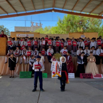 Historia, arte y tradición: alumnos de la Primaria Miguel F. Martínez reviven la Independencia de México