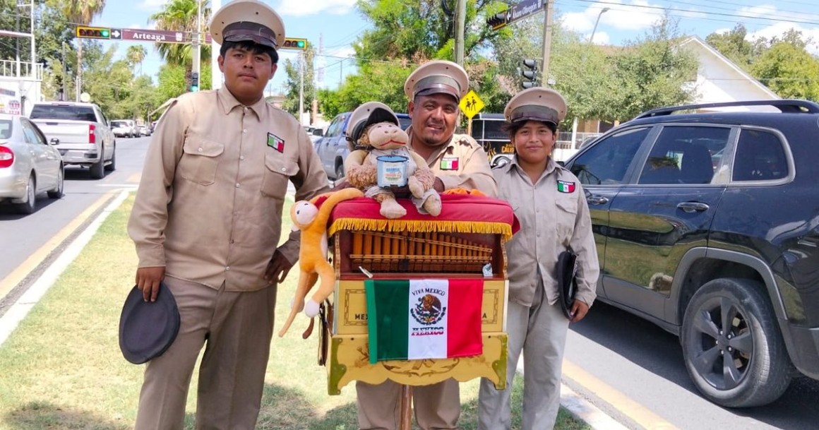 1789689679223-xbvlwi.jpg Un legado que lucha por no extinguirse: la historia de Galdino y sus hijos como organilleros en Nuevo Laredo