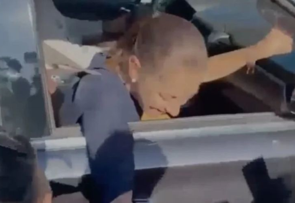 Sheinbaum canta las Mañanitas a niña durante su visita a Tijuana