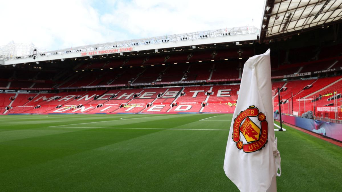 ¿Cuánto pagarías por un pedazo de Old Trafford? Manchester United vende su césped