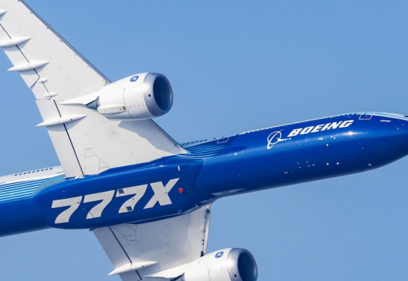 Acciones de Boeing caen por retrasos en pruebas del 777X y dudas sobre su meta de flujo de caja