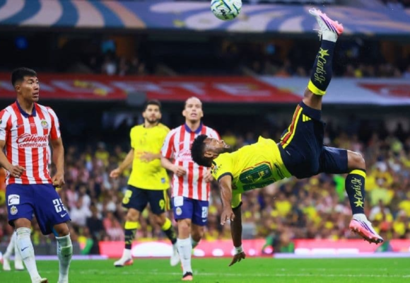 ¡Superclásico! Chivas daba un baile, pero América empata con golazo de chilena y doblete del colombiano Miguel Borja