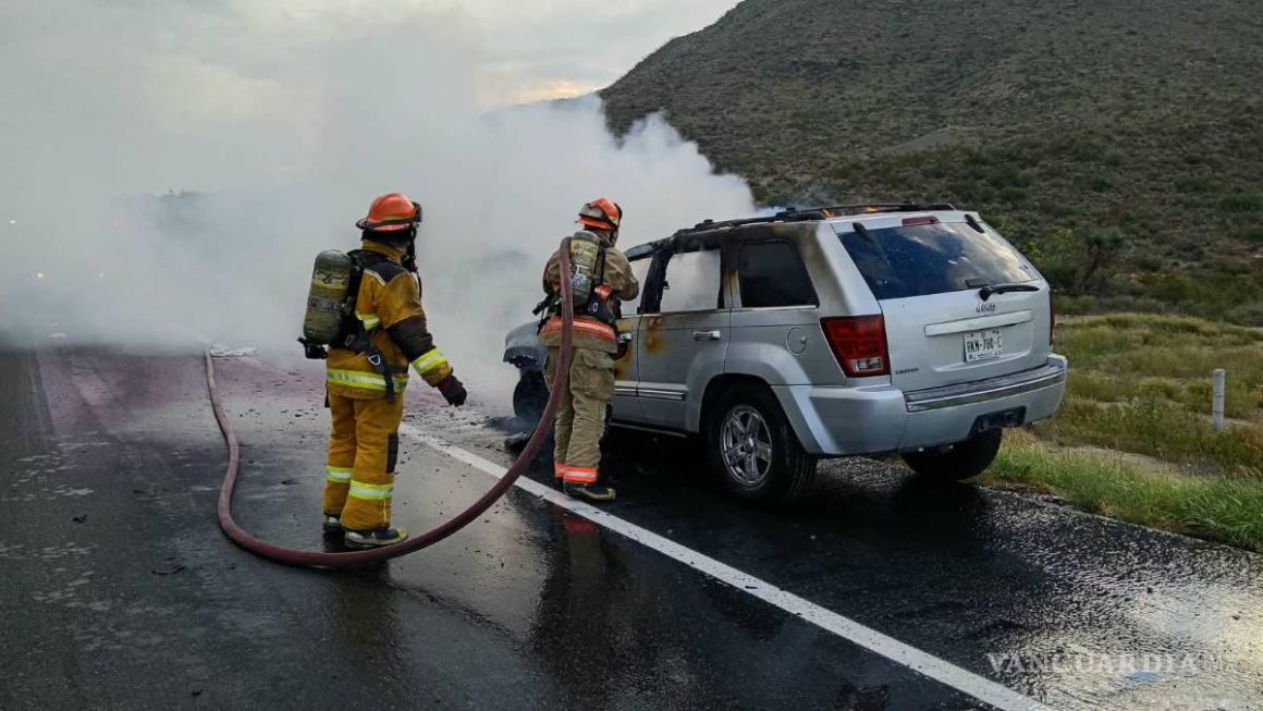 Se incendia camioneta en Libramiento Norponiente